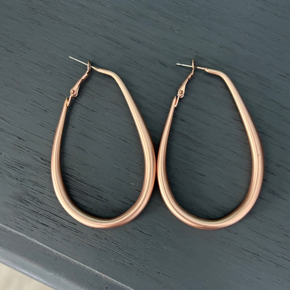 Never worn-Elegant Rose Gold Hoop Earrings